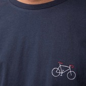Voilà un super cadeau pour tous les papas fan de vélo ou pas !

#teeshirt #ideecadeau #fetesdesperes #papa #papounet #velo ##fougères #fougèrestourisme