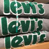 #sweat #levis #logo #multimarques #shop #shopping #green #vert #inspiration #instagram #fashion #fougerestourisme #rennes #illeetvilaine